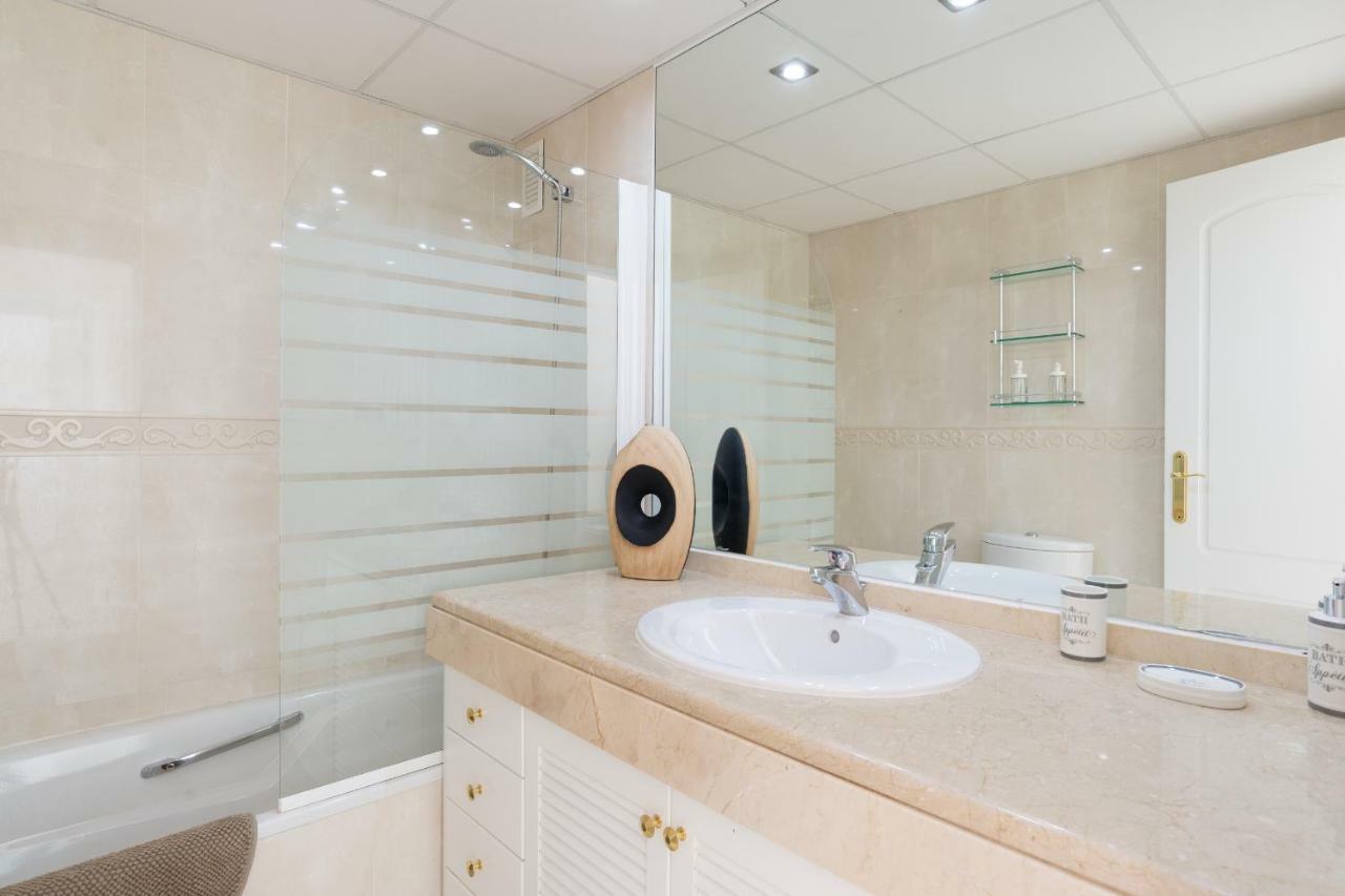Luxury Duplex- 7 Minutes From The Beach 托雷莫利诺斯 外观 照片