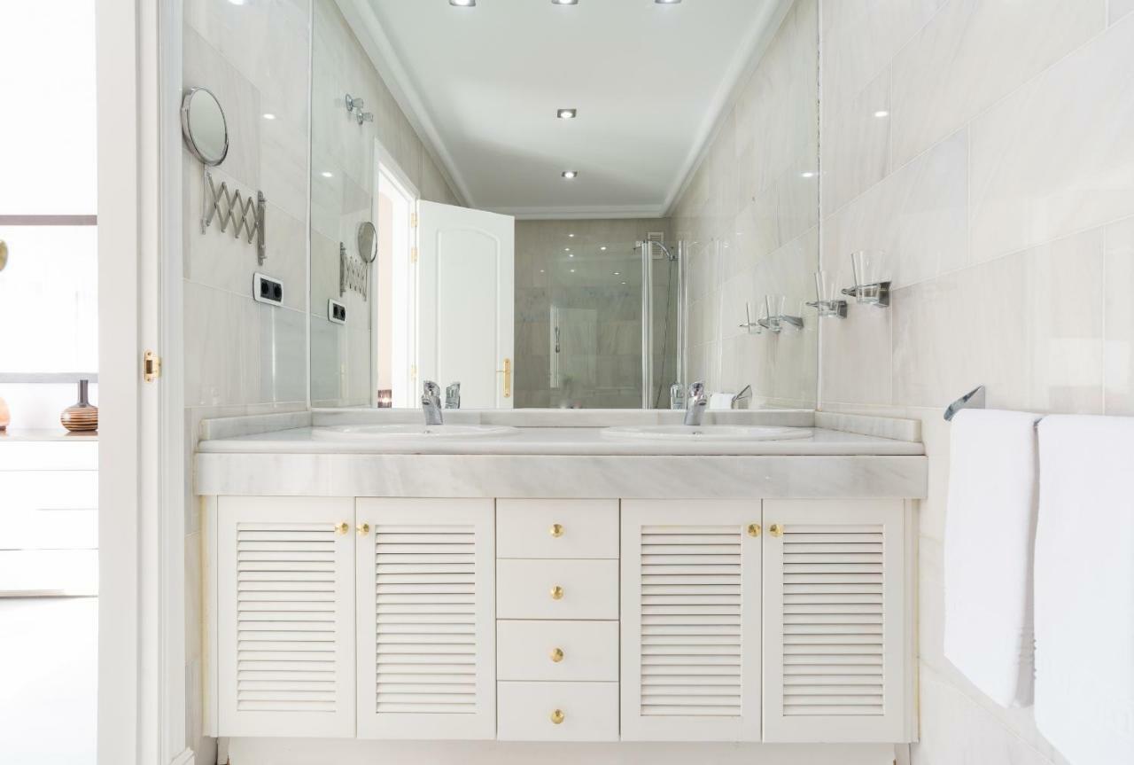 Luxury Duplex- 7 Minutes From The Beach 托雷莫利诺斯 外观 照片